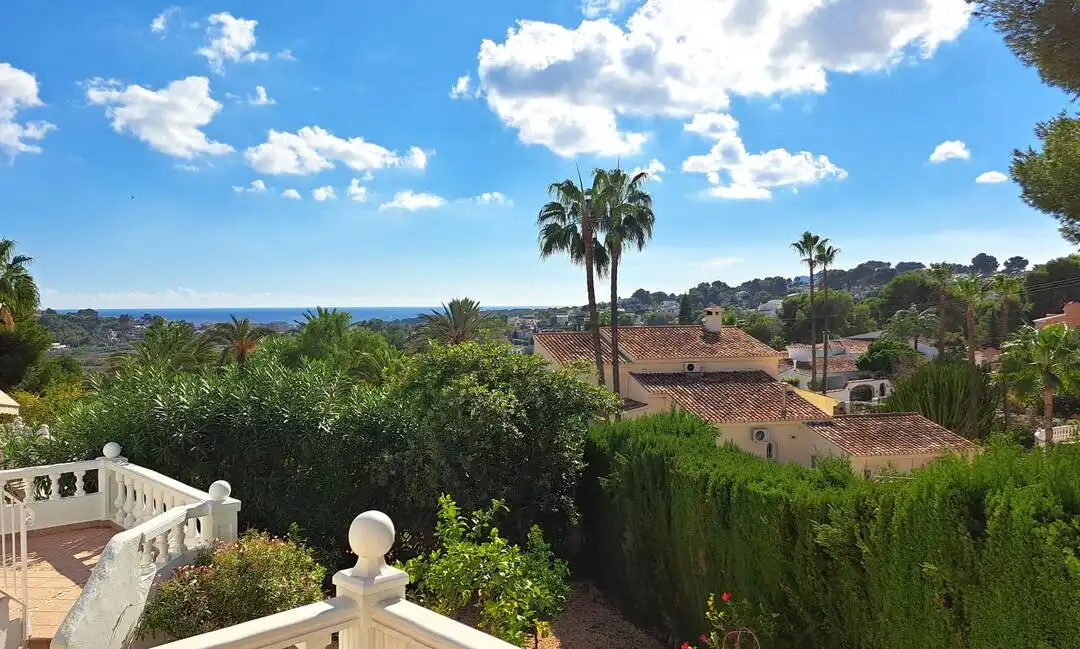 Außenansicht von Einfamilien-Reihenhaus zum Verkauf in Moraira