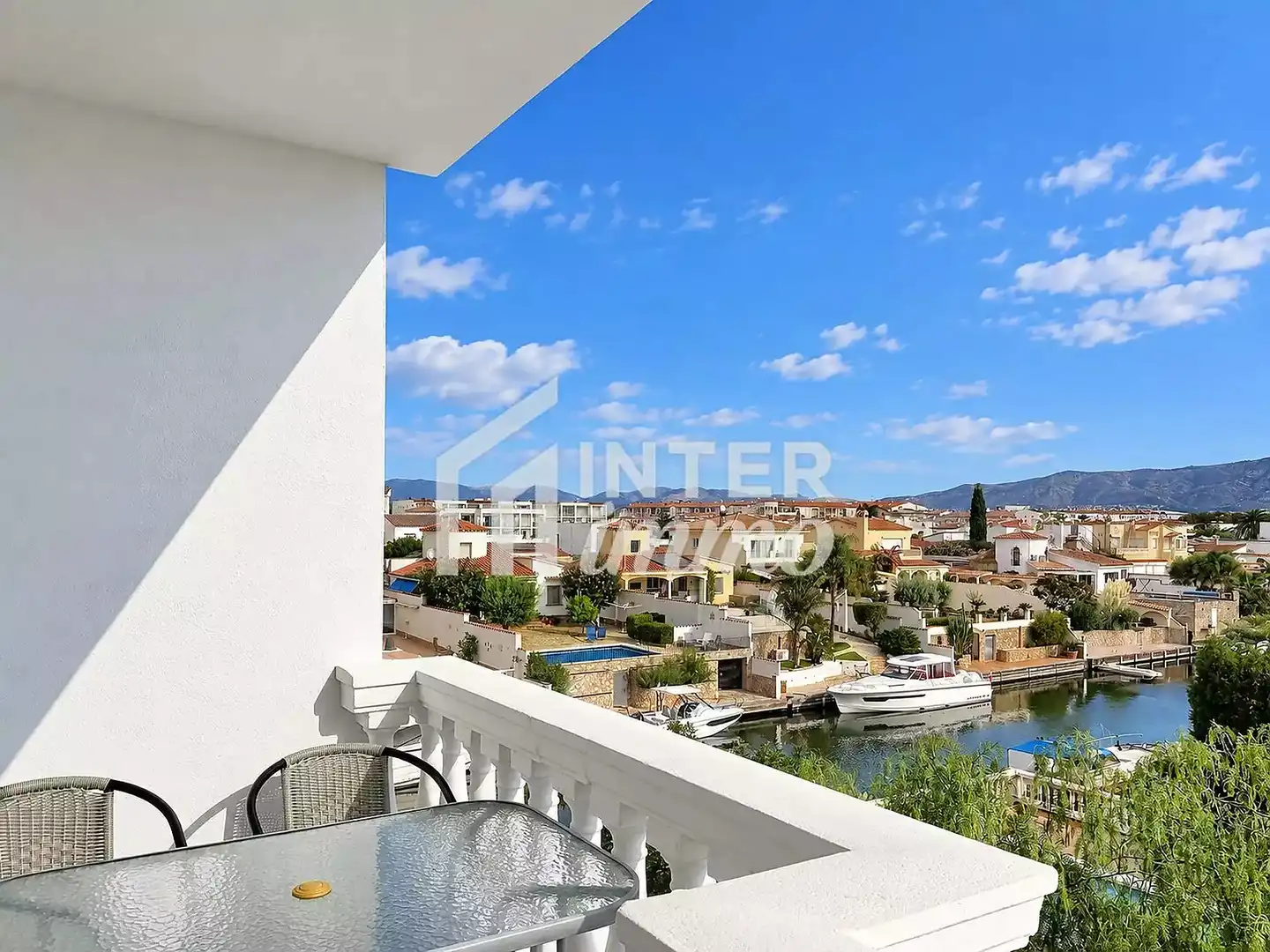Flat with pool for sale in Sector Freser 27
