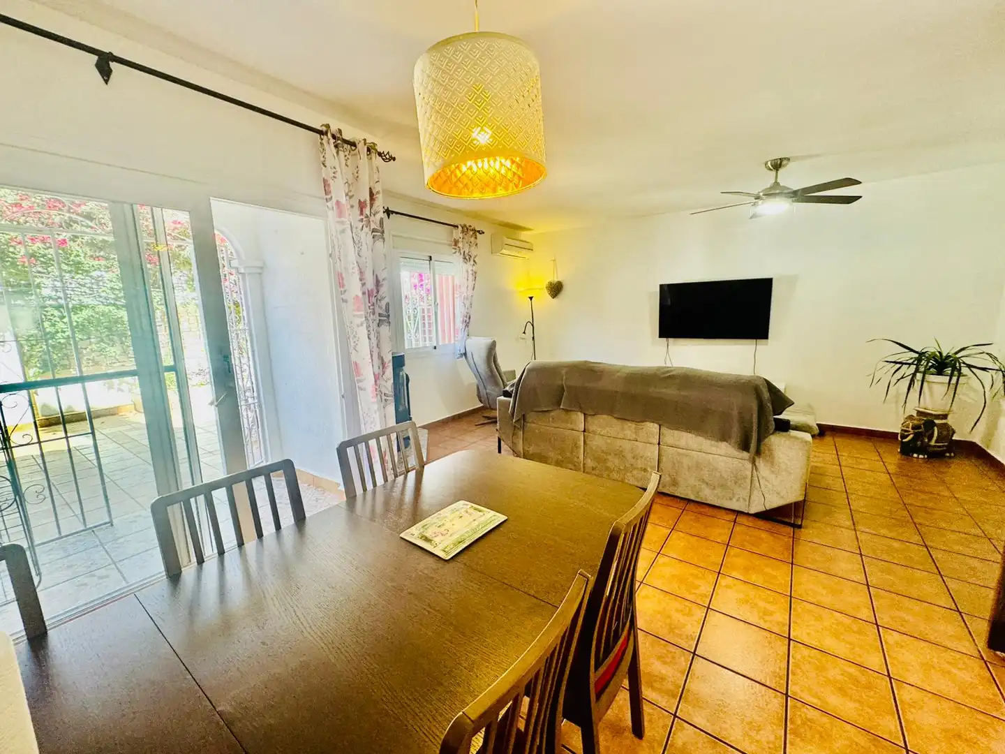 Comedor de Casa adosada en venta en Fuengirola con Aire acondicionado, Calefacción y Terraza