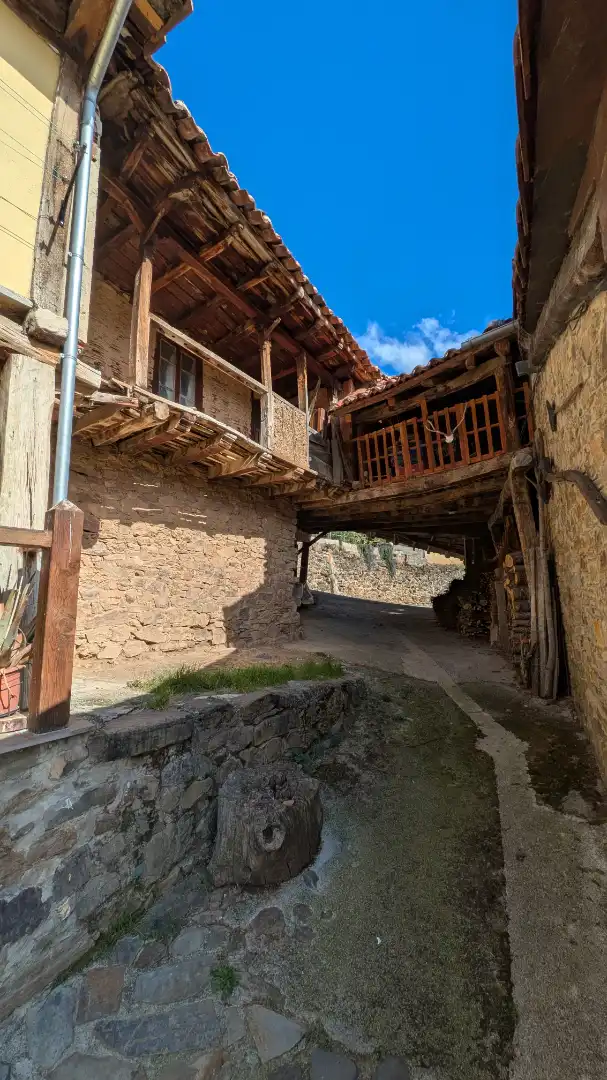 Vista exterior de Casa adosada en venta en Vega de Liébana con Terraza