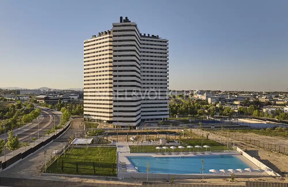 Vista exterior de Estudio de alquiler en Alcobendas con Aire acondicionado, Calefacción y Jardín privado