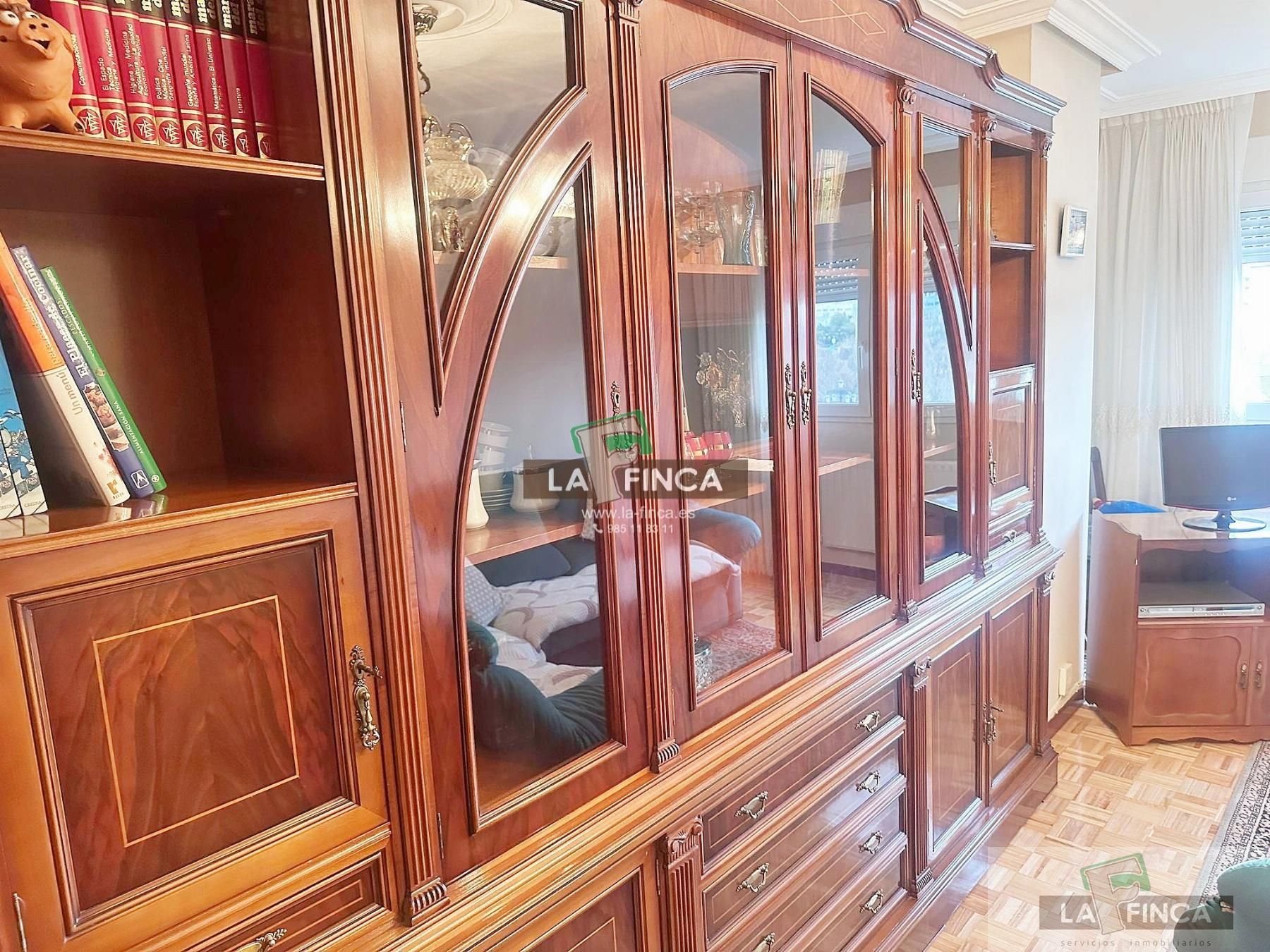 Living room of Flat for sale in Oviedo   with Heating, Parquet flooring and Terrace