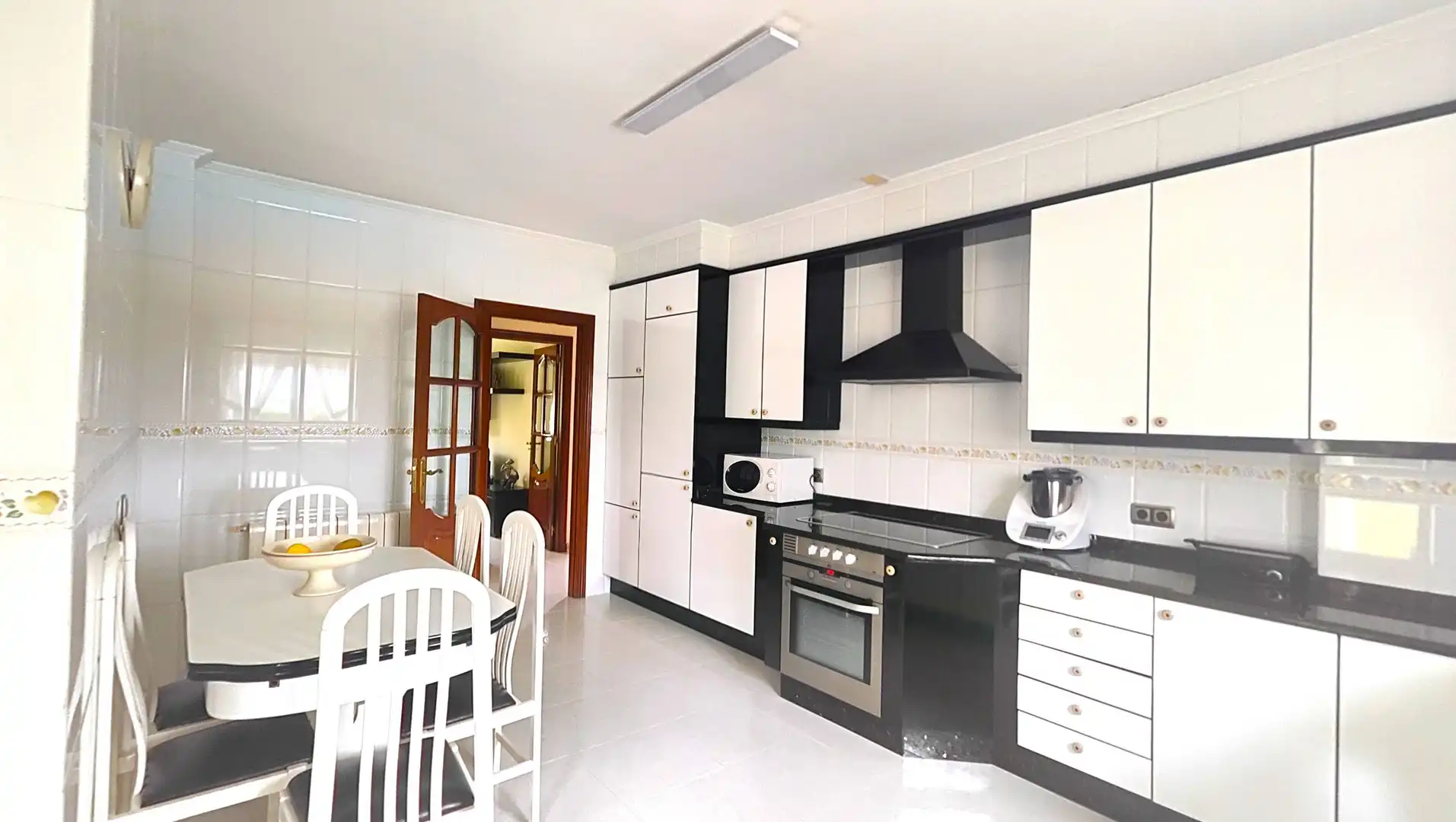 Cocina de Casa o chalet en venta en Santiago de Compostela  con Calefacción, Jardín privado y Terraza