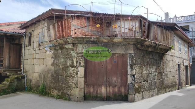 Casa-chalet en Venta en Toén