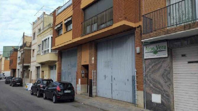 Foto 1 de Piso en venta en C/ Solsona , Les Arenes - La Grípia  Can Montllor, Barcelona