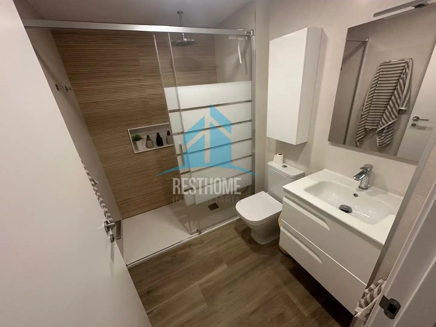 Badezimmer von Wohnungen zur Miete in Cullera mit Klimaanlage, Privatgarten und Terrasse