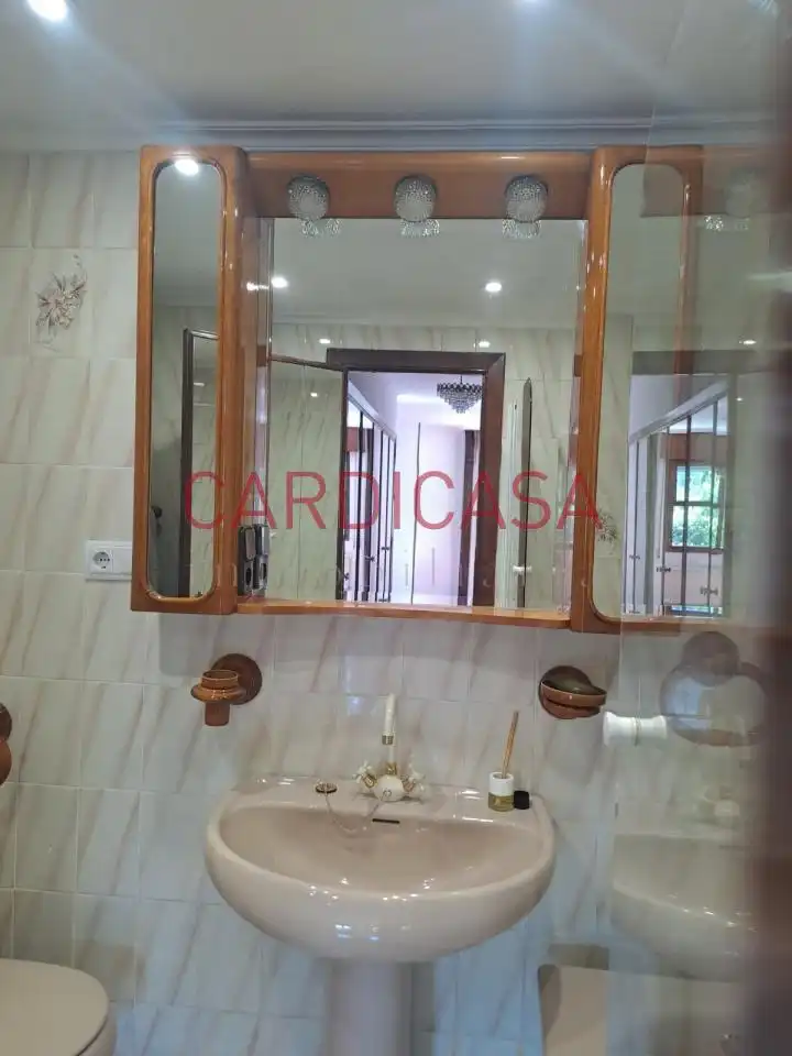 Baño de Piso de alquiler en Vigo  con Calefacción, Parquet y Balcón