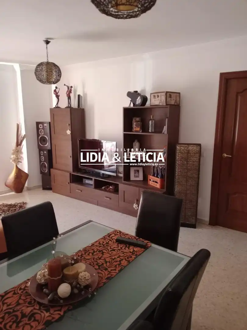 Sala d'estar de Pis en venda en Alcalá de Guadaira amb Aire condicionat, Calefacció i Jardí privat
