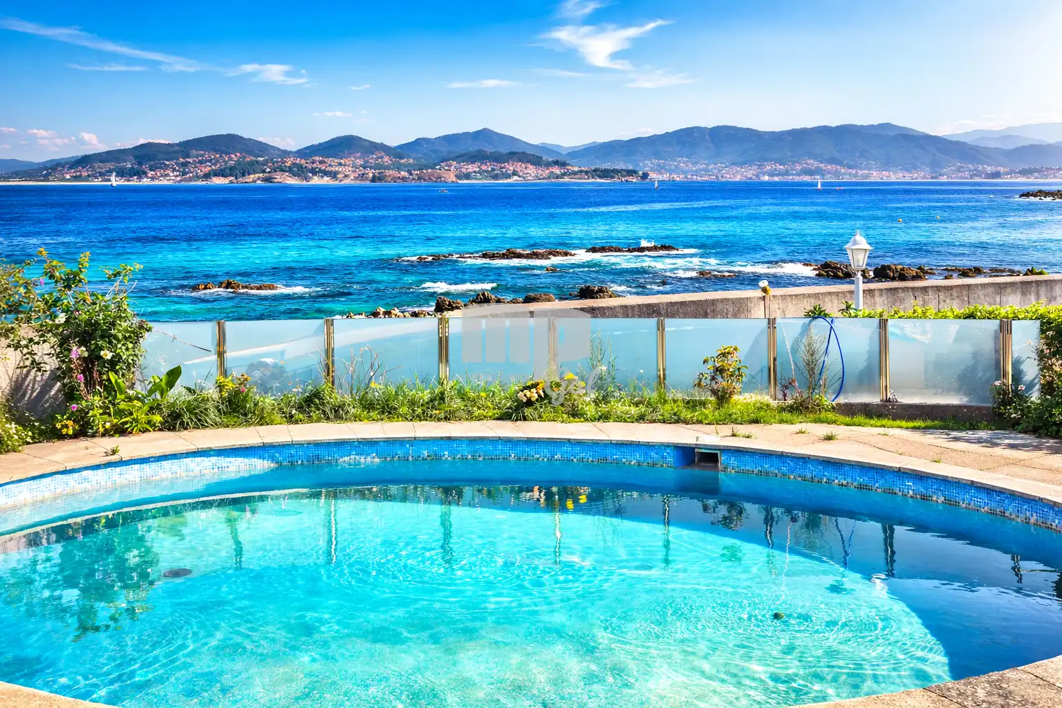 Piscina de Casa o chalet en venta en Vigo  con Calefacción, Jardín privado y Parquet