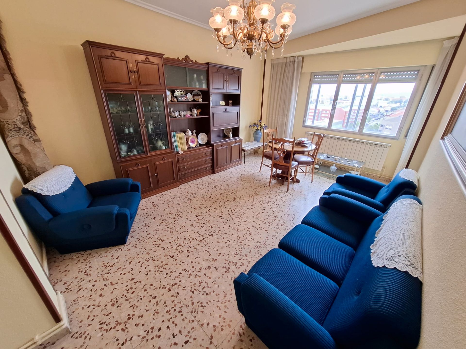 Sala d'estar de Pis en venda en  Logroño amb Calefacció, Terrassa i Moblat