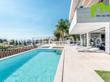 Casa con balcone in vendita a Teià