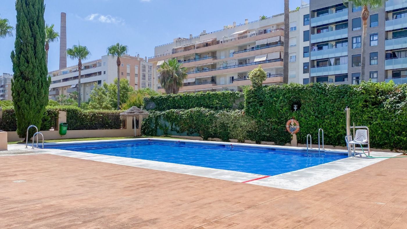 Piscina de Piso de alquiler en Málaga Capital con Aire acondicionado, Calefacción y Jardín privado