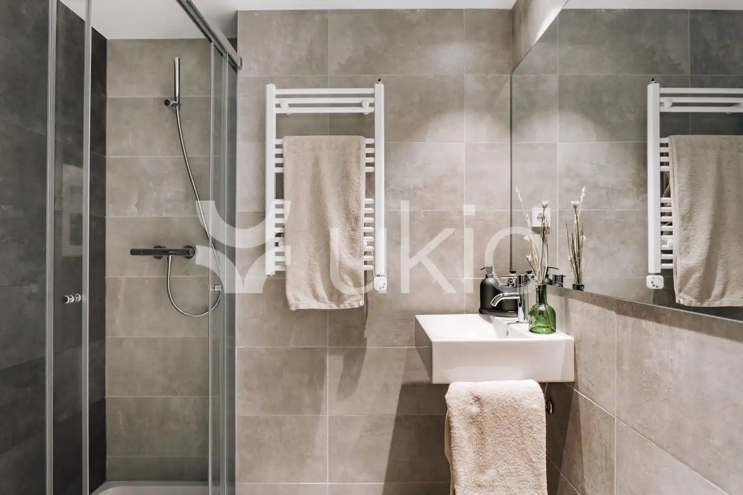 Badezimmer von Wohnungen zur Miete in Barcelona mit Klimaanlage, Möbliert und Ofen