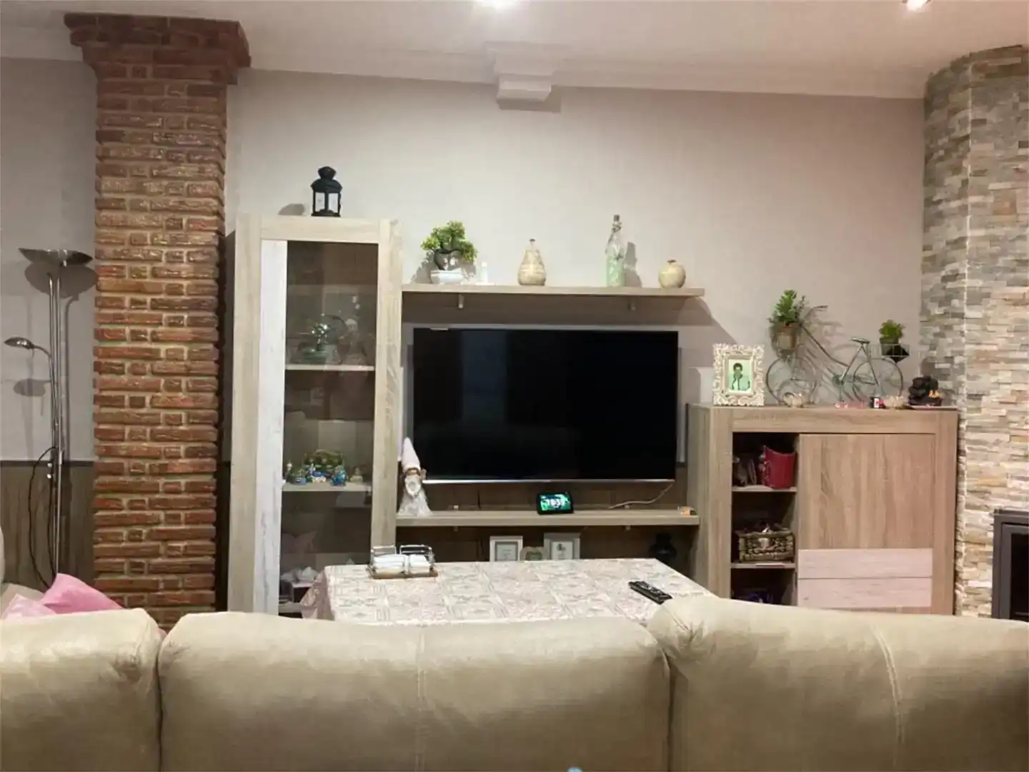 Sala d'estar de Casa adosada en venda en Algodonales amb Aire condicionat, Parquet i Traster