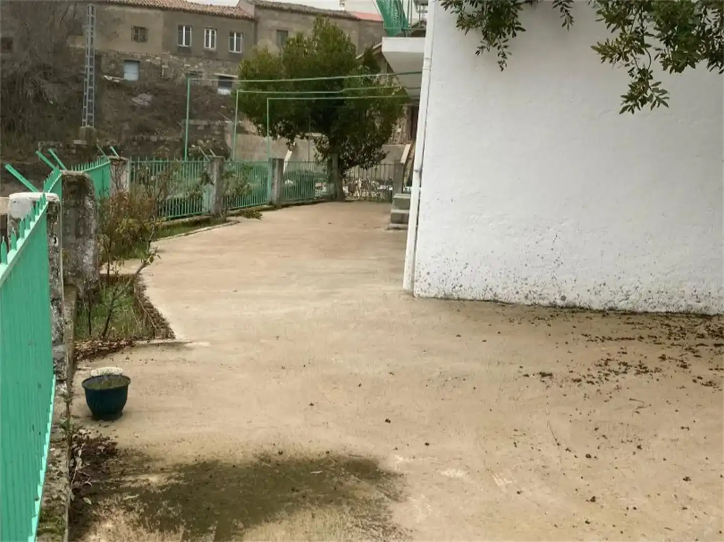 Aparcament de Casa o xalet en venda en Serranillos amb Jardí privat, Traster i Balcó