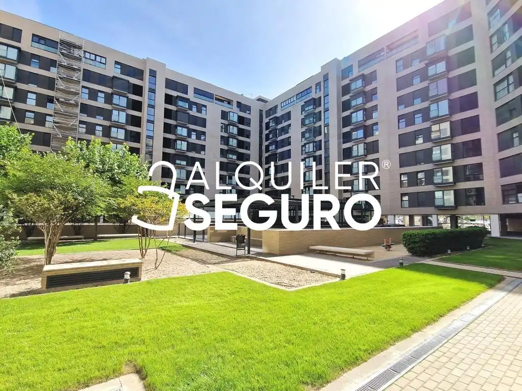 Außenansicht von Wohnung zur Miete in Madrid mit Klimaanlage, Heizung und Abstellraum