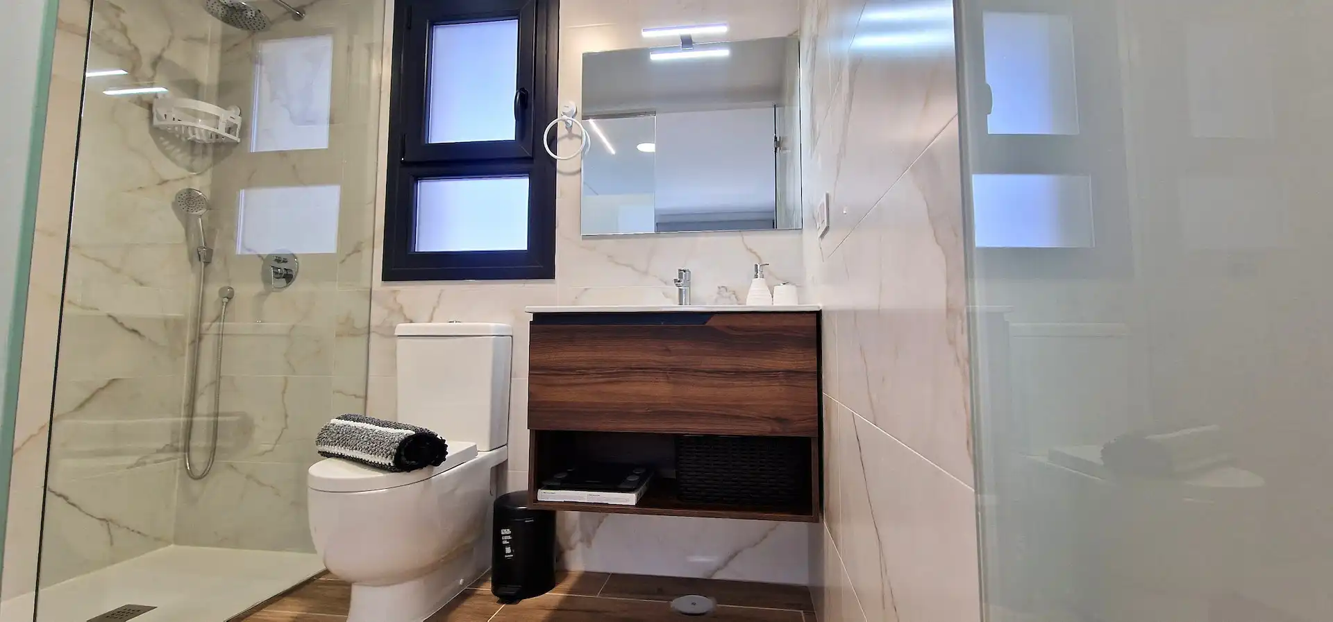 Baño de Apartamento de alquiler en Orihuela con Aire acondicionado, Calefacción y Terraza