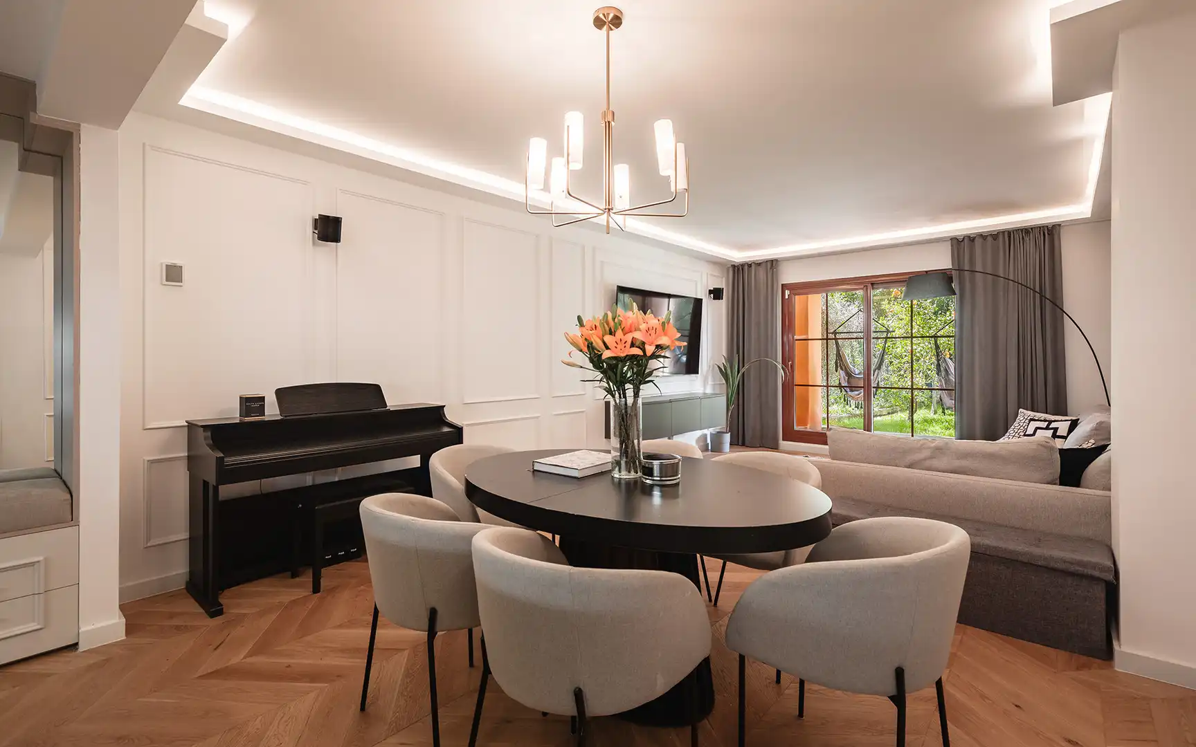 Esszimmer von Erdgeschoss zum Verkauf in Benahavís mit Klimaanlage, Privatgarten und Terrasse