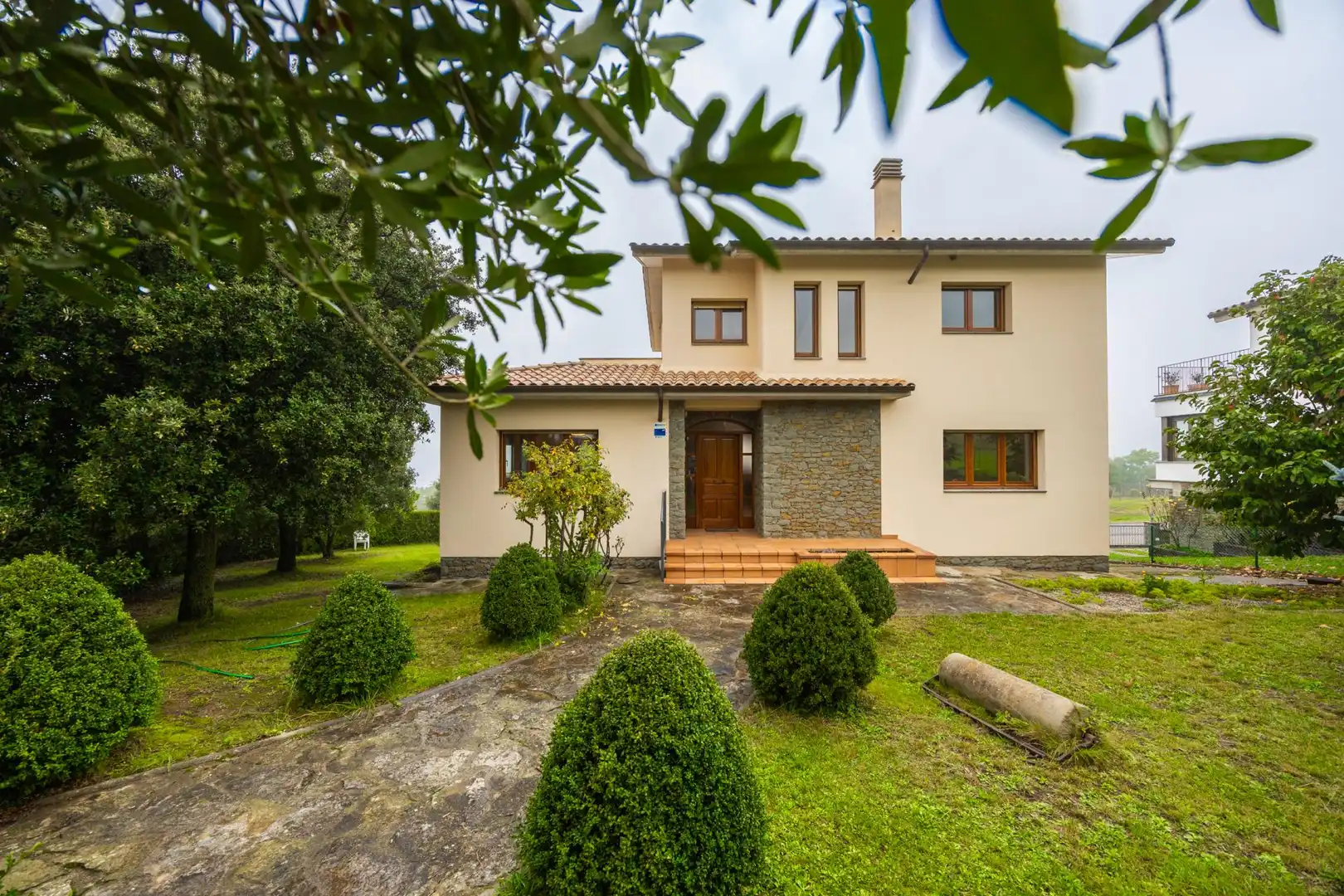 Vista exterior de Casa o xalet en venda en L'Esquirol amb Calefacció, Jardí privat i Terrassa