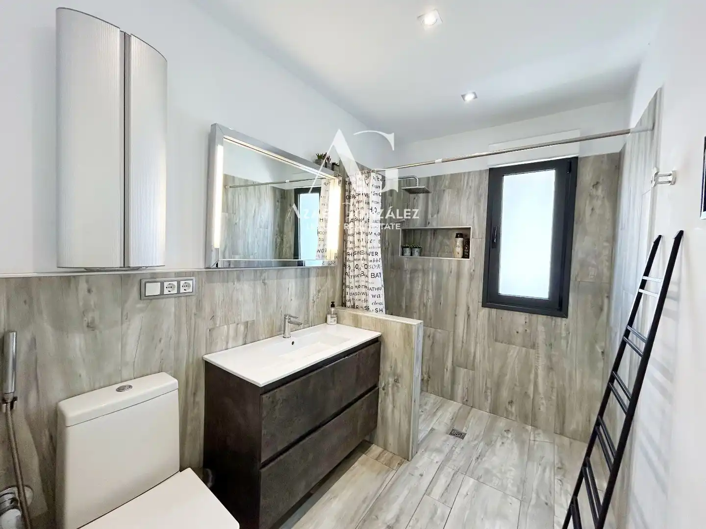 Bathroom of Houses for sale in Santander  with Heating, Private garden and Terrace