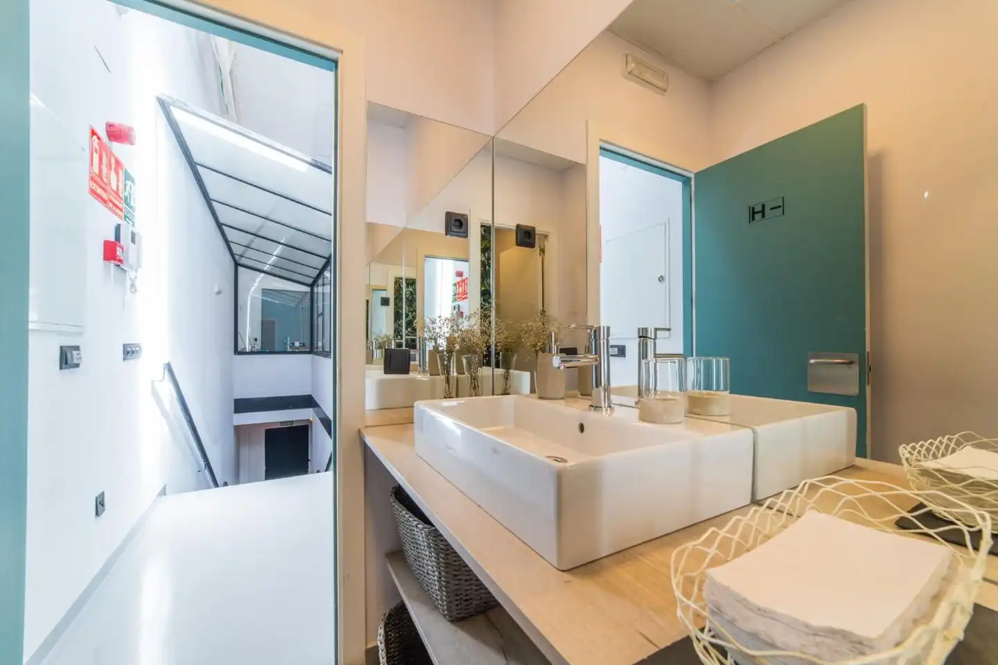 Bathroom of Commercial properties for rent in Madrid