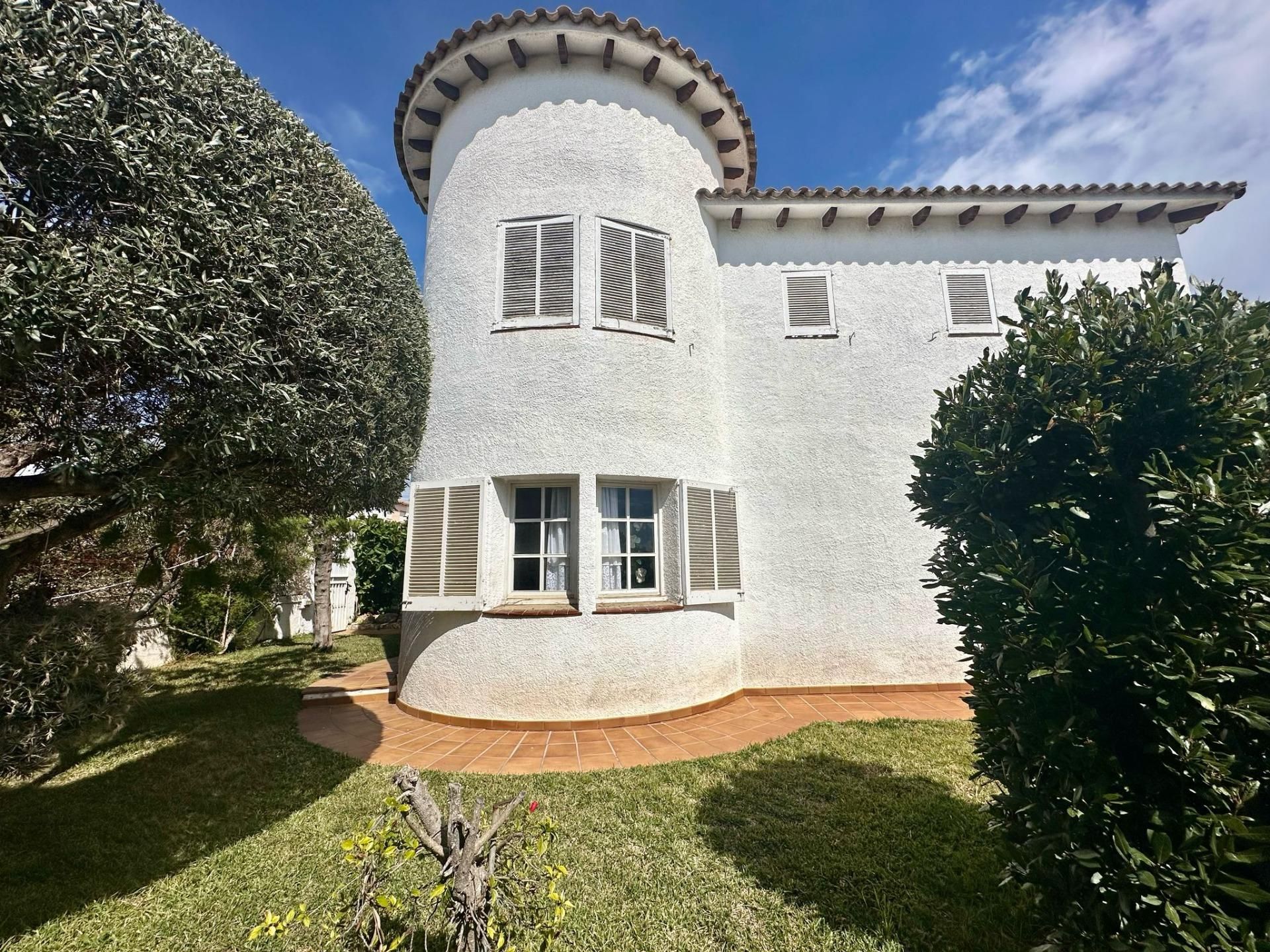 Vista exterior de Casa o xalet en venda en El Vendrell amb Jardí privat, Terrassa i Traster