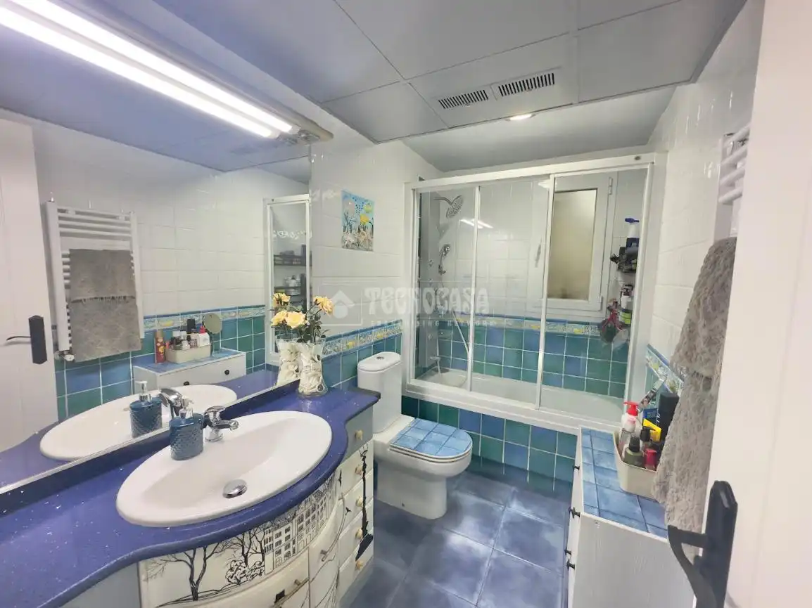 Bathroom of Flat for sale in Móstoles  with Air Conditioner, Heating and Terrace