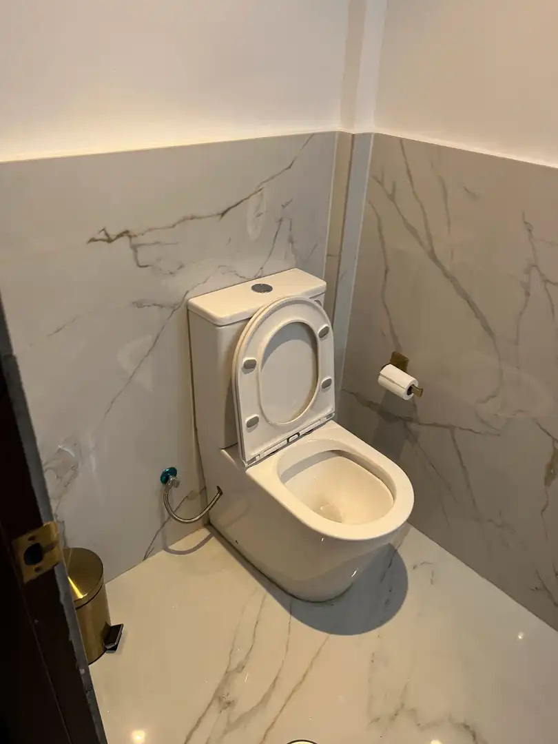 Badezimmer von Büro zur Miete in Marbella mit Klimaanlage, Heizung und Möbliert