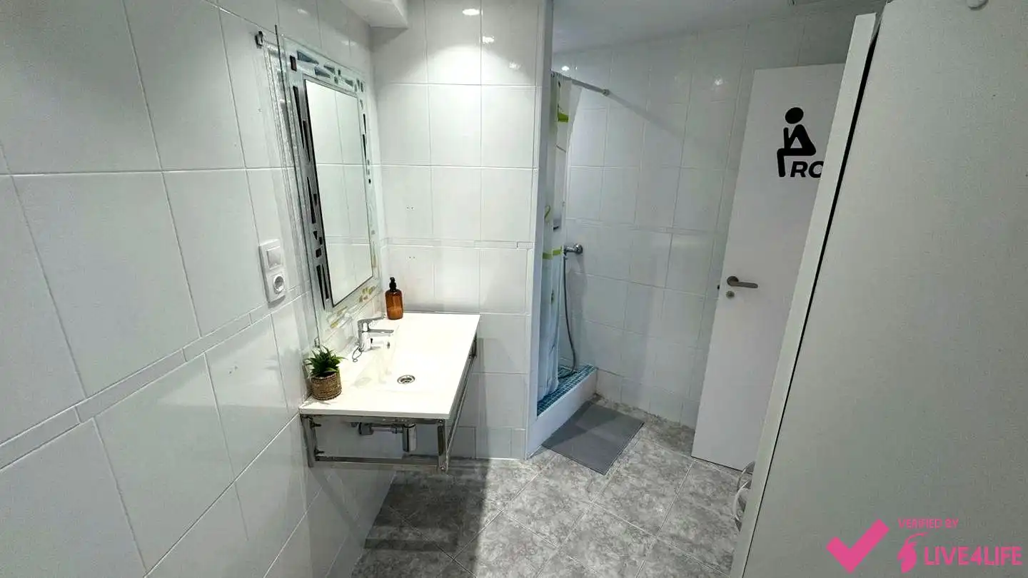Baño de Piso para compartir en Valencia con Calefacción y Amueblado