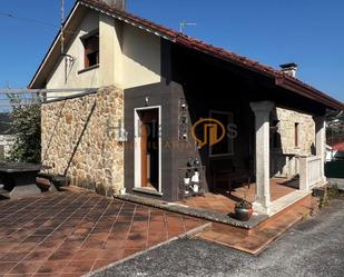 Vista exterior de Finca rústica en venda en Pontevedra Capital  amb Calefacció, Jardí privat i Traster