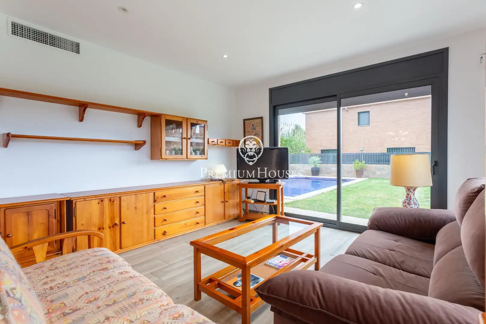 Sala d'estar de Casa o xalet en venda en Cabrera de Mar amb Calefacció, Jardí privat i Parquet