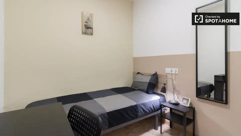 Habitación de Piso para compartir en Barcelona con Aire acondicionado, Calefacción y Amueblado