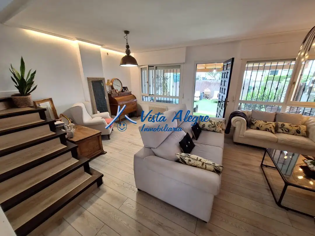 Wohnzimmer von Einfamilien-Reihenhaus zum Verkauf in Haro mit Klimaanlage, Heizung und Terrasse
