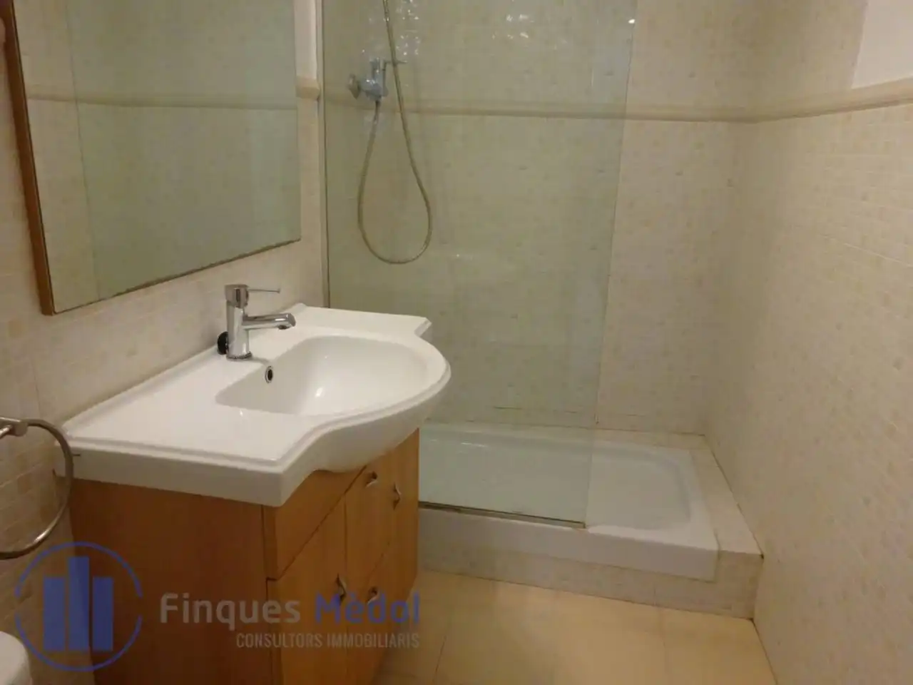 Baño de Estudio en venta en Tarragona con Calefacción, Parquet y Amueblado