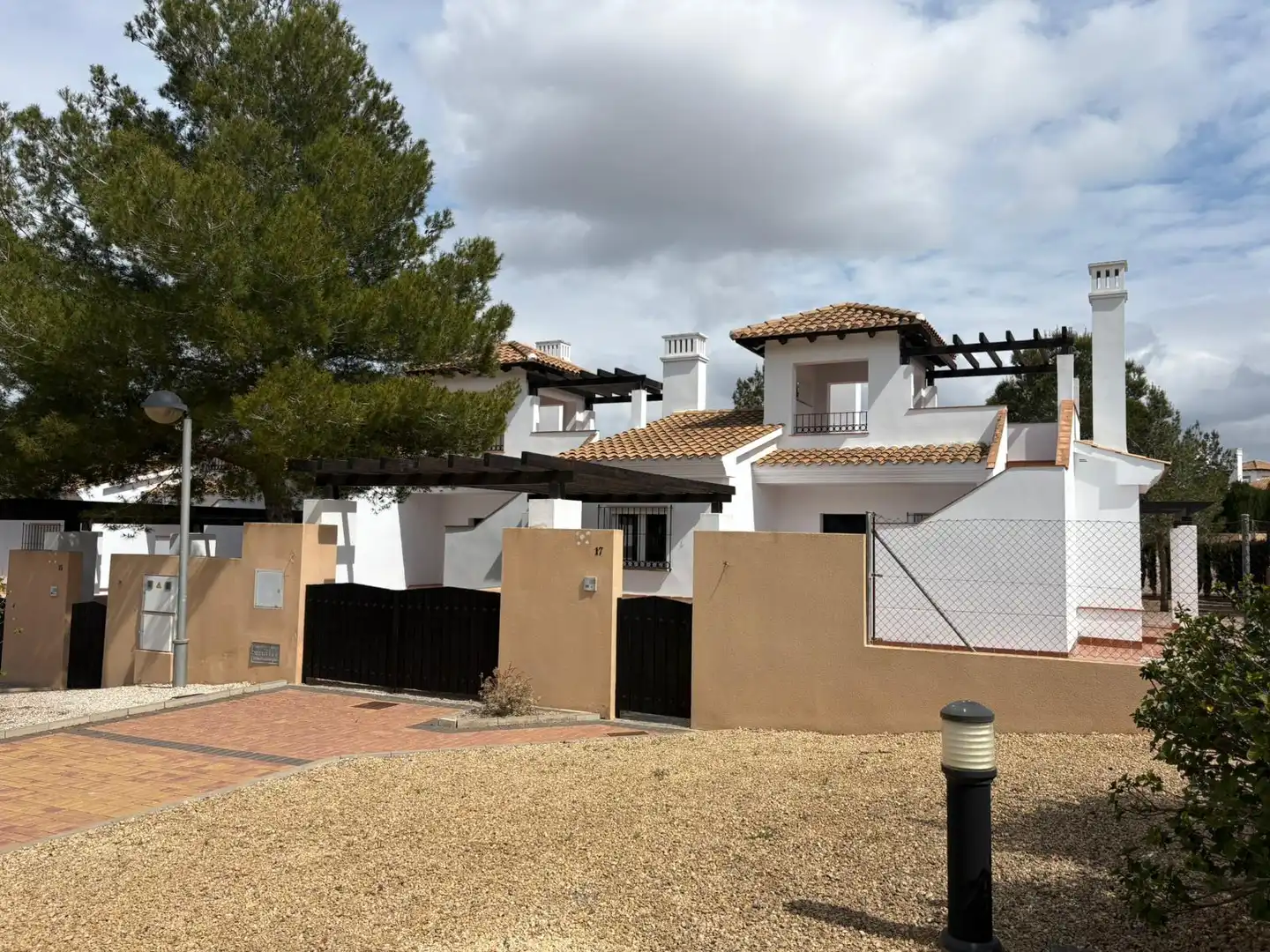 Außenansicht von Haus oder Chalet zum Verkauf in Fuente Álamo de Murcia mit Klimaanlage, Heizung und Privatgarten