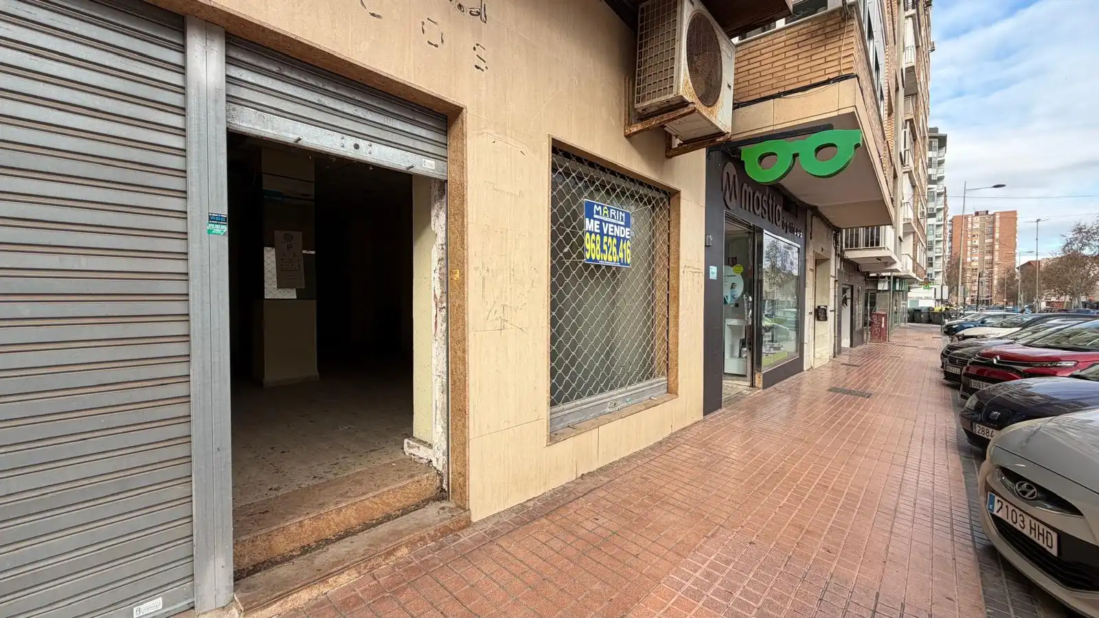 Local comercial de lloguer a Calle Juan de la Cosa 2
