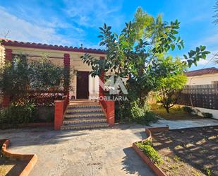 Vista exterior de Casa o xalet de lloguer en L'Eliana amb Aire condicionat, Jardí privat i Terrassa