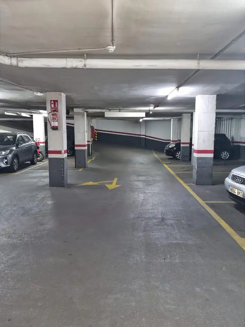 Garage zum Verkauf in N/A, El Parc i la Llacuna del Poblenou