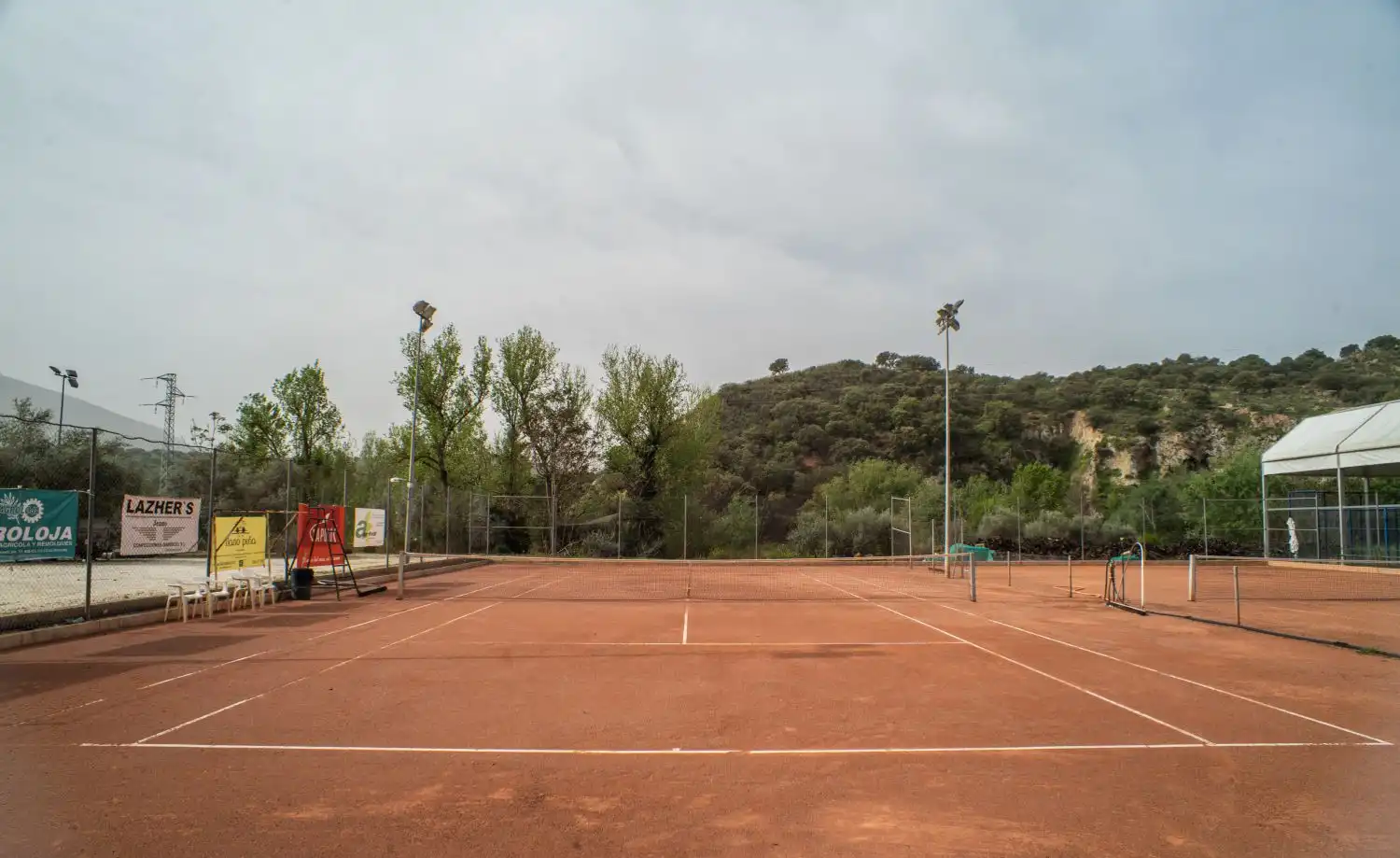Aparcament de Casa o xalet en venda en Loja amb Jardí privat, Terrassa i Piscina