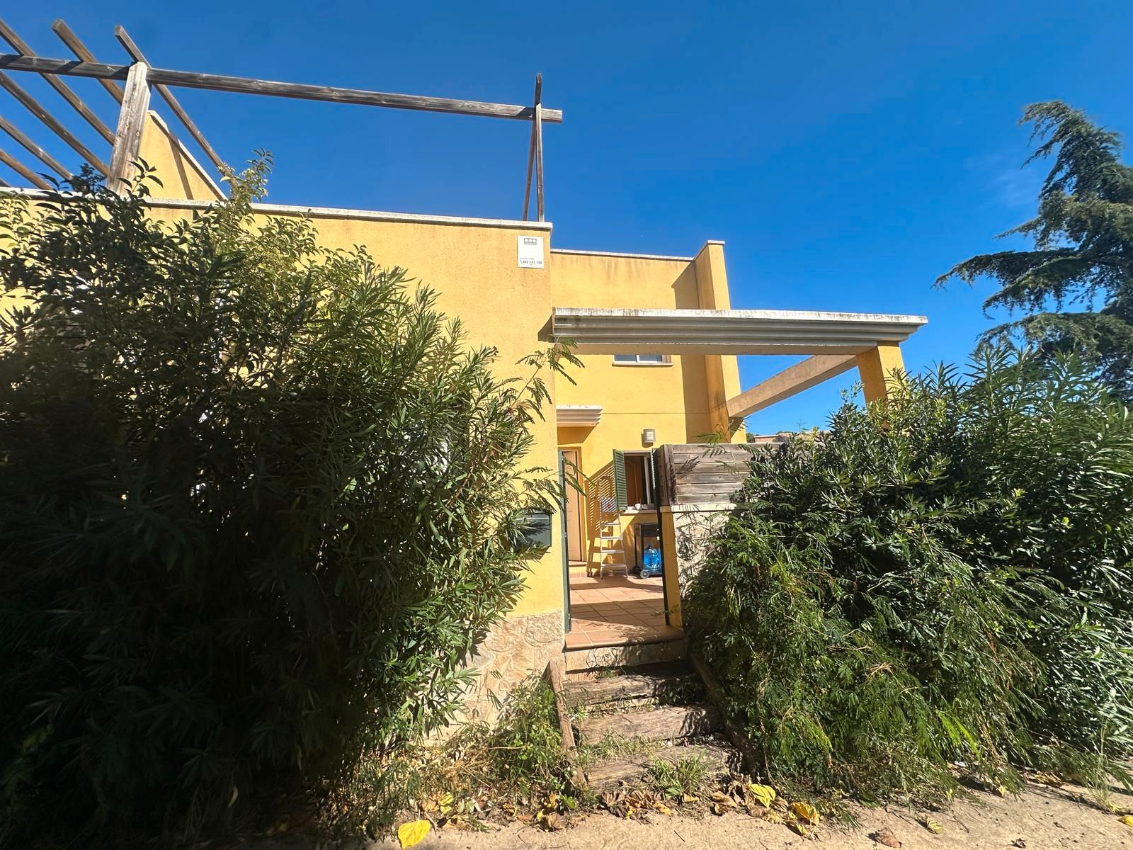 Exterior view of Single-family semi-detached for sale in El Vendrell  with Parquet flooring and Terrace