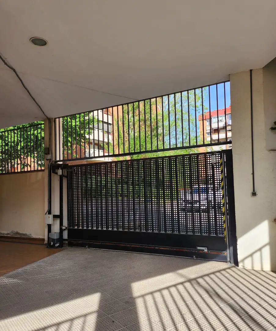 Parkplatz mit Aufzug zum Verkauf in Calle Pedro Alonso