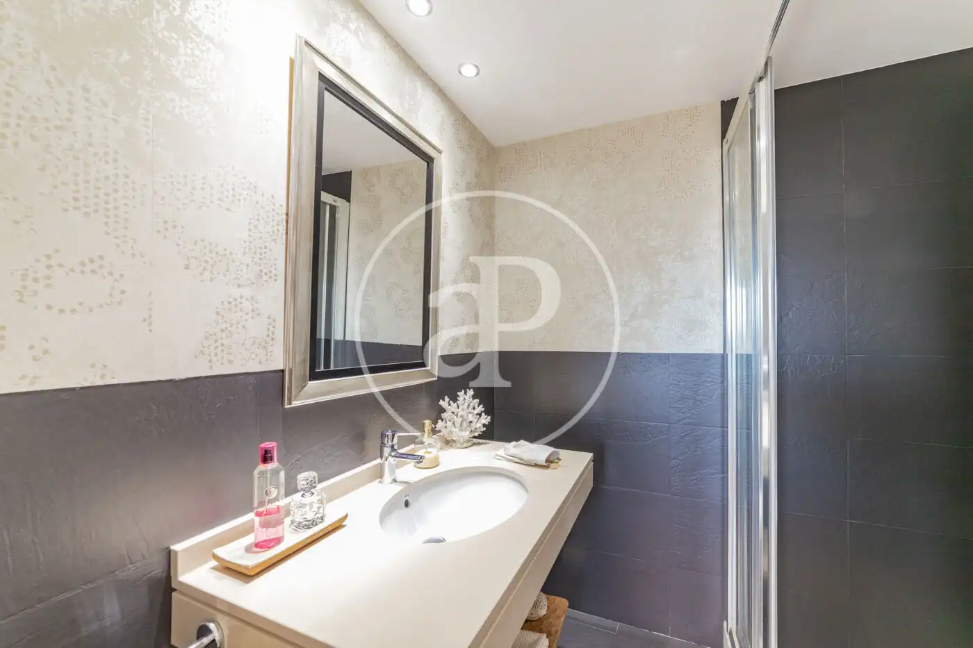 Baño de Ático en venta en Madrid con Aire acondicionado, Calefacción y Jardín privado