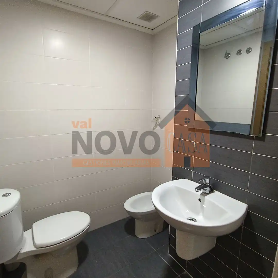 Badezimmer von Wohnung zur Miete in Silla mit Möbliert