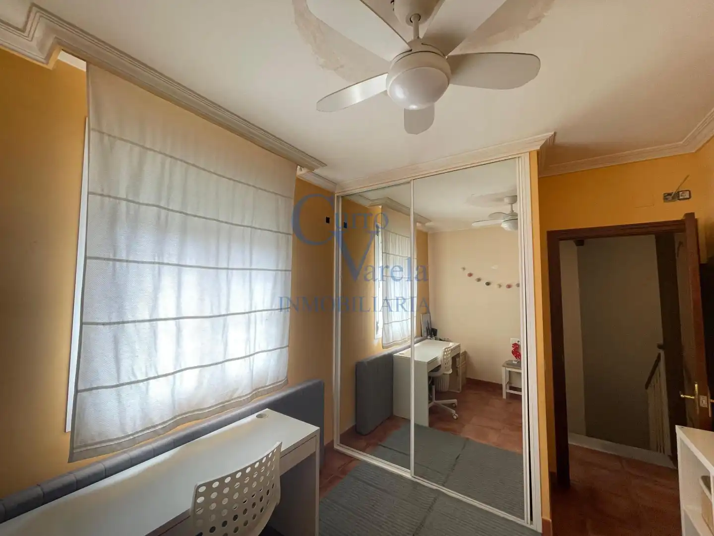 Schlafzimmer von Einfamilien-Reihenhaus zum Verkauf in Dos Hermanas mit Klimaanlage, Heizung und Abstellraum