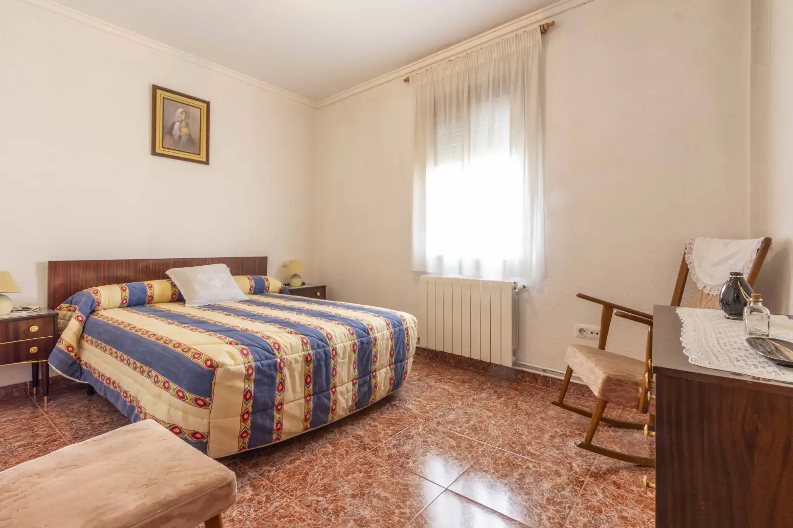 Habitación de Casa adosada en venta en Chelva con Calefacción, Terraza y Trastero