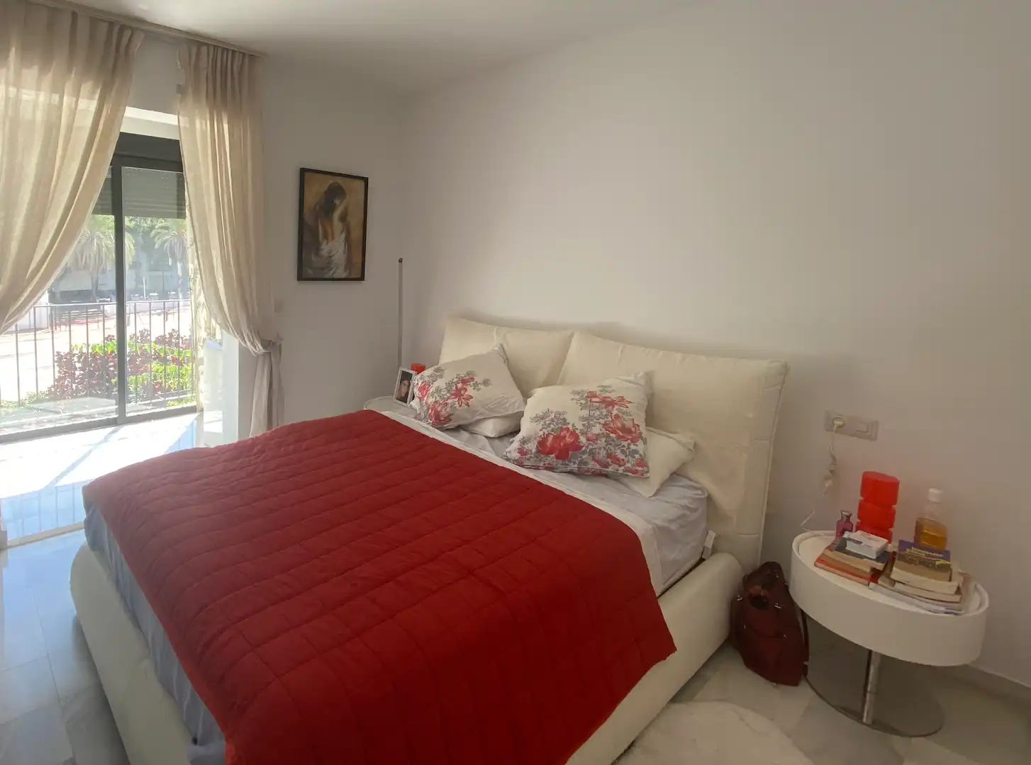 Dormitori de Apartament de lloguer en Marbella amb Aire condicionat, Terrassa i Piscina