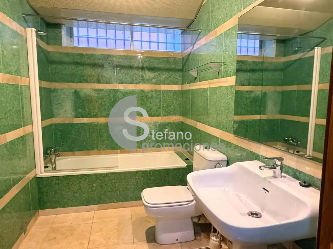 Bathroom of Detached homes for rent in Málaga  with Air Conditioner, Private garden and Terrace