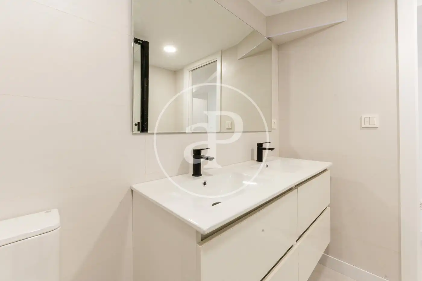 Baño de Piso en venta en Madrid con Aire acondicionado, Calefacción y Piscina comunitaria