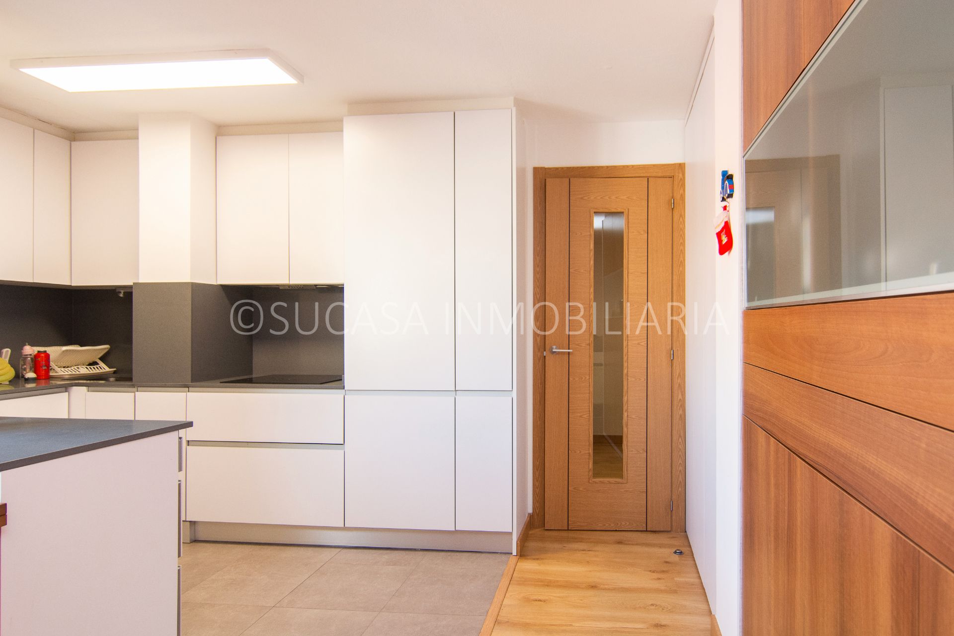 Cuina de Pis en venda en A Coruña Capital  amb Calefacció, Parquet i Moblat