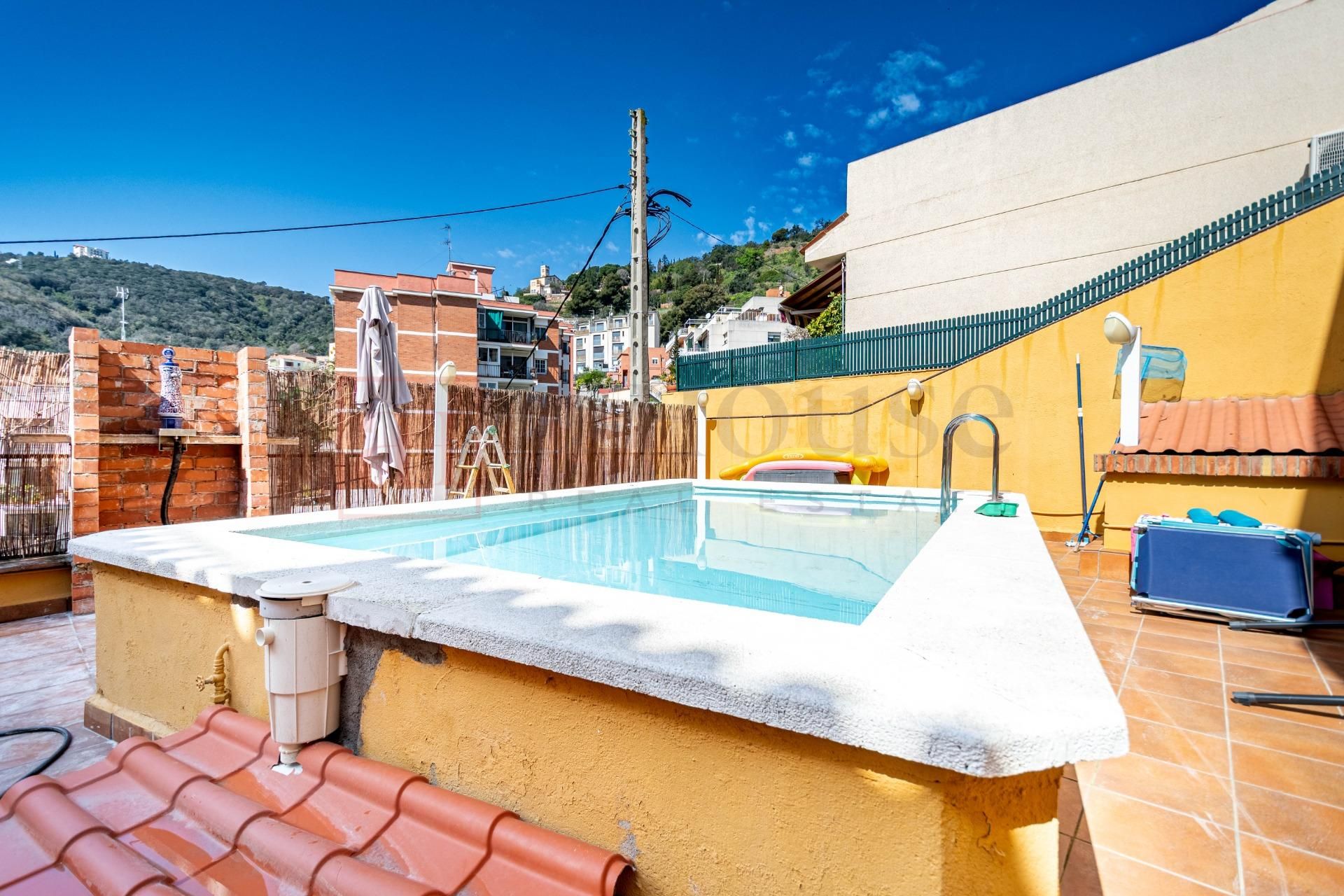 Exterior view of House or chalet for sale in  Barcelona Capital  with Air Conditioner, Heating and Terrace